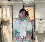 شومیز سفید زنانه با پارچه کرسپو و طراحی ساده، مناسب استایل تابستانی و رسمی