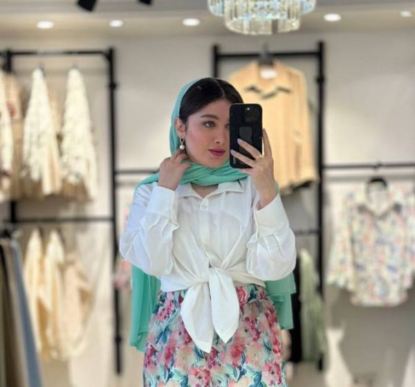 شومیز سفید زنانه با پارچه کرسپو و طراحی ساده، مناسب استایل تابستانی و رسمی