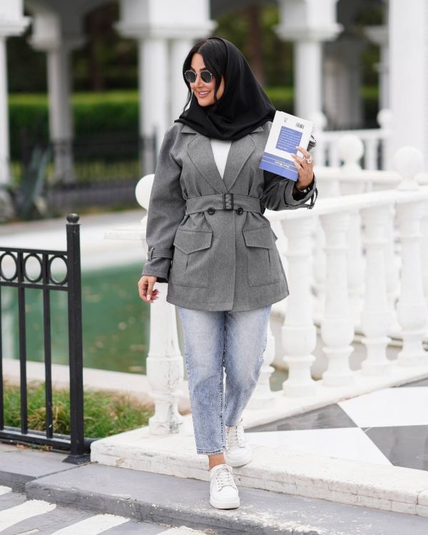 مانتو نسیم زنانه تابستانی با طراحی آزاد و خنک در نمای تمام‌قد