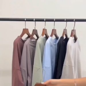 رنگ‌های مختلف شومیز نخ پنبه زنانه با طراحی ساده و سبک مناسب استفاده روزمره