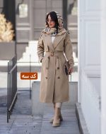 ترنج کت بارونی زنانه مشکی کمربنددار بلند روی شلوار گشاد کرم، مناسب استایل شیک خیابانی