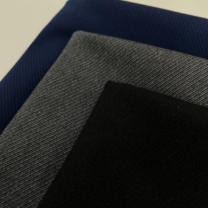 نمای نزدیک پارچه شلوار گاباردین زنانه در سه رنگ سرمه ای طوسی و مشکی