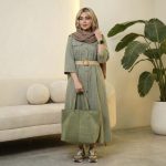 مانتو بلند دانشجویی زنانه مدل آوا با پارچه صوفیا ژاکارد دیپلمات