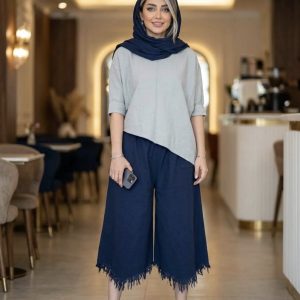 کراپ نخی شیک زیبا آبی کمرنگ با شلوار و کتونی سفید
