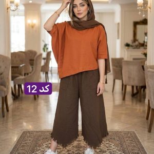 کراپ شلوار قهوه ای زنانه در خانه